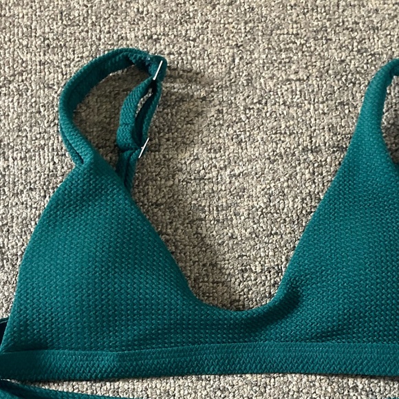 Green textured thong bikini set - Picture 3 of 9